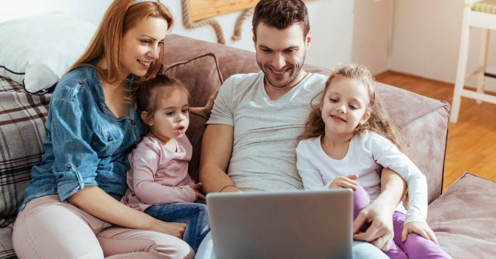 picture of a family browsing the best babysitting websites and apps